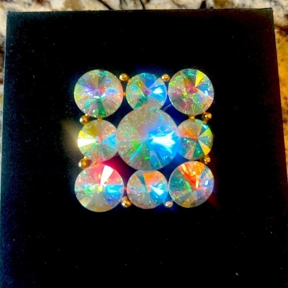 Vintage Weiss Aurora Borealis Rhinestone Brooch – Mid-Century Sparkle - Picture 6 of 17